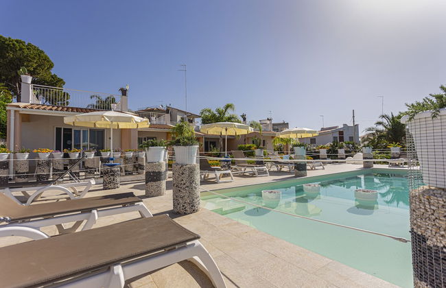 SMALL LUXURY APARTMENT WITH POOL - Foto 14