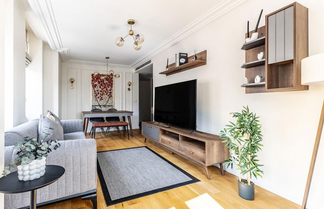 Sleek Flat 6 min to Istiklal Ave in Beyoglu - Foto 1
