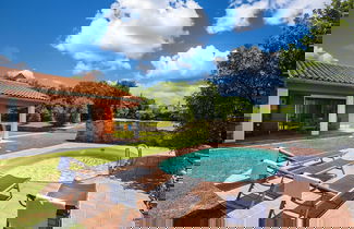 Foto 1 - Pool House In Greenery
