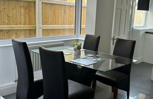 4 Bedroom Refurbished Workers Haven - Foto 6