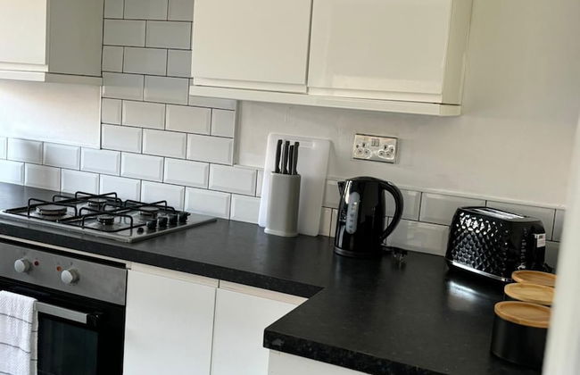 4 Bedroom Refurbished Workers Haven - Foto 8