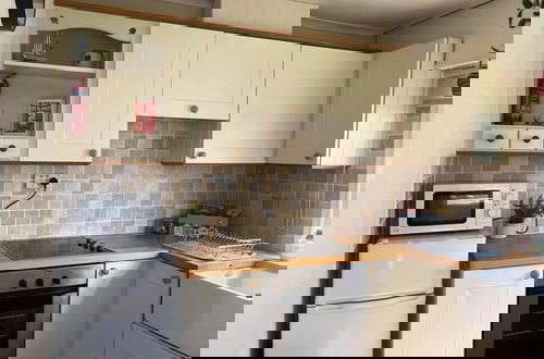 Photo 12 - Seasideescape-2br-sleeps4-parking-petsok-fireplace