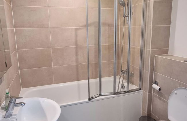 Double Bedroom in London - Photo 7