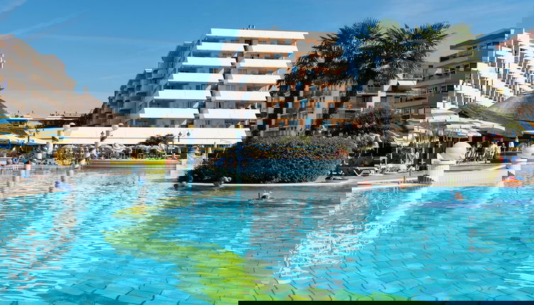Photo 1 - Aparthotel Holiday