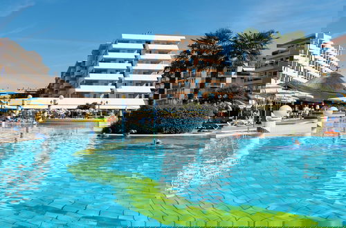 Photo 1 - Aparthotel Holiday
