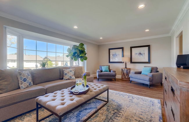 Gorgeous Upgraded 5 Bedroom & 3 Bath Home with pool - Foto 1