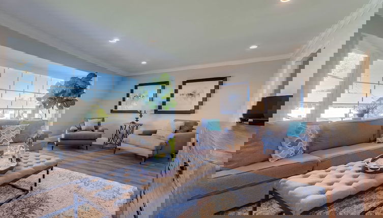 Photo 1 - Gorgeous Upgraded 5 Bedroom & 3 Bath Home with pool