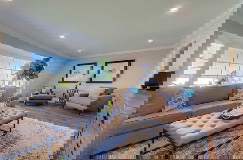 Photo 1 - Gorgeous Upgraded 5 Bedroom & 3 Bath Home with pool