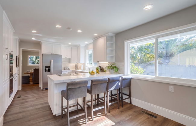 Gorgeous Upgraded 5 Bedroom & 3 Bath Home with pool - Foto 19