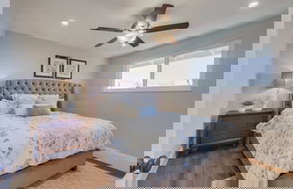 Photo 3 - Gorgeous Upgraded 5 Bedroom & 3 Bath Home with pool