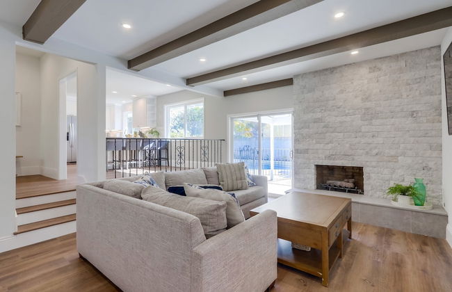 Gorgeous Upgraded 5 Bedroom & 3 Bath Home with pool - Foto 25