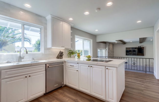 Gorgeous Upgraded 5 Bedroom & 3 Bath Home with pool - Foto 20