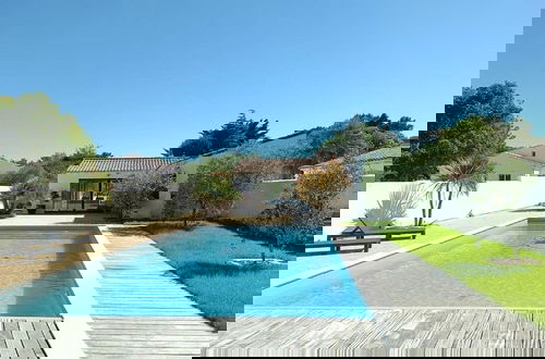Foto 17 - Charming Villa in Le Bois-plage With Private Pool