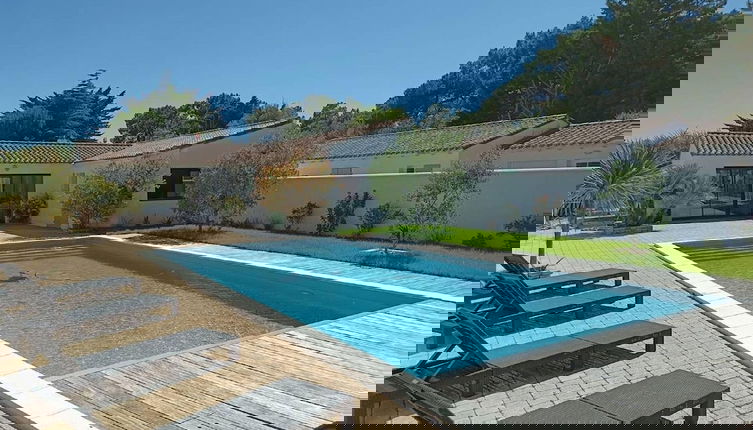 Foto 1 - Charming Villa in Le Bois-plage With Private Pool