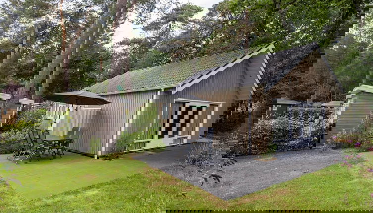 Foto 1 - Atmospheric Lodge With a Deck on the Veluwe