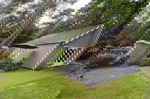 Foto 1 - Atmospheric Lodge With a Deck on the Veluwe