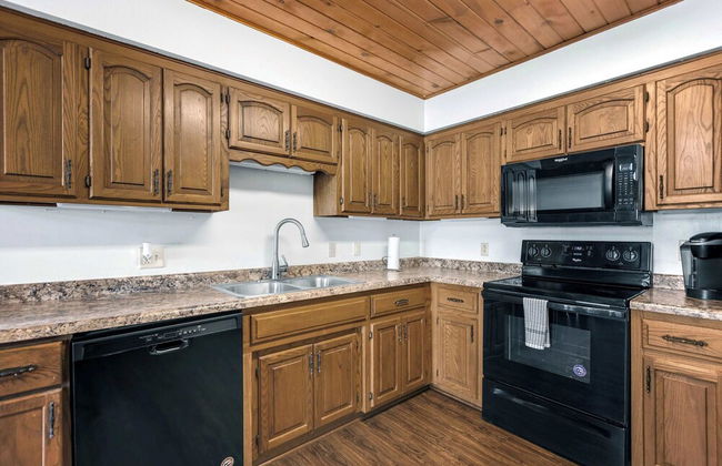 Boondock Bliss - Lakefront, Private Dock Sleeps 15! - Foto 10