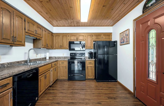 Boondock Bliss - Lakefront, Private Dock Sleeps 15! - Foto 11