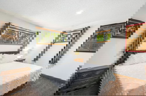Foto 4 - Boondock Bliss - Lakefront, Private Dock Sleeps 15!