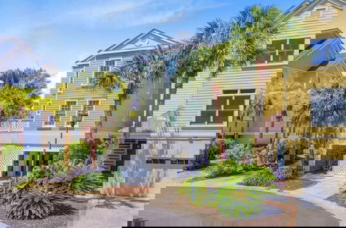 Photo 3 - 56 Grand Pavilion by Avantstay Oceanfront Deck + Views, Community Pool