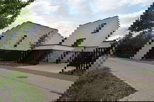 Foto 1 - Modern Holiday Home in Maasmechelen With Sauna