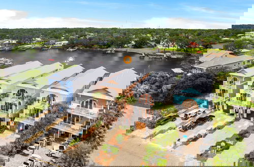 Foto 60 - Beach Bay Getaway! Bayfront 4BR 4BA House Sleeps 12 Private Pool Boat Dock