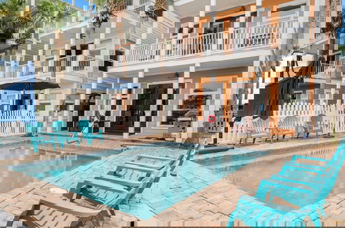 Foto 1 - Beach Bay Getaway! Bayfront 4BR 4BA House Sleeps 12 Private Pool Boat Dock