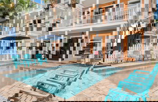 Foto 1 - Beach Bay Getaway! Bayfront 4BR 4BA House Sleeps 12 Private Pool Boat Dock