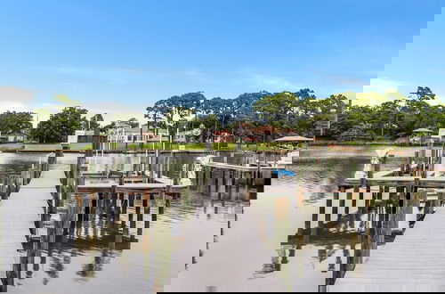 Foto 63 - Beach Bay Getaway! Bayfront 4BR 4BA House Sleeps 12 Private Pool Boat Dock