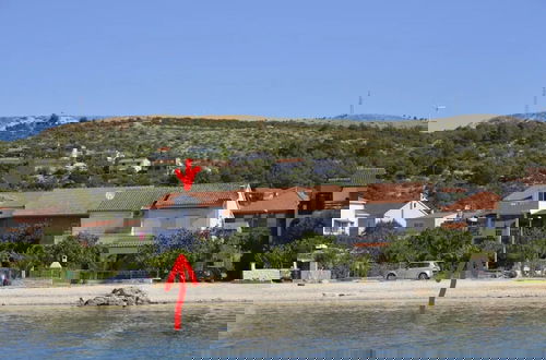 Foto 31 - Beachside Apartment - Sleeps 5, Parking & Views