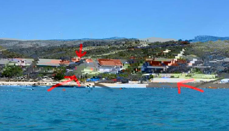 Foto 1 - Beachside Apartment - Sleeps 5, Parking & Views