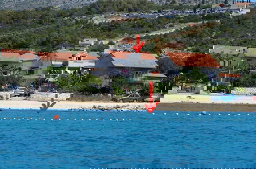 Foto 15 - Beachside Apartment - Sleeps 5, Parking & Views