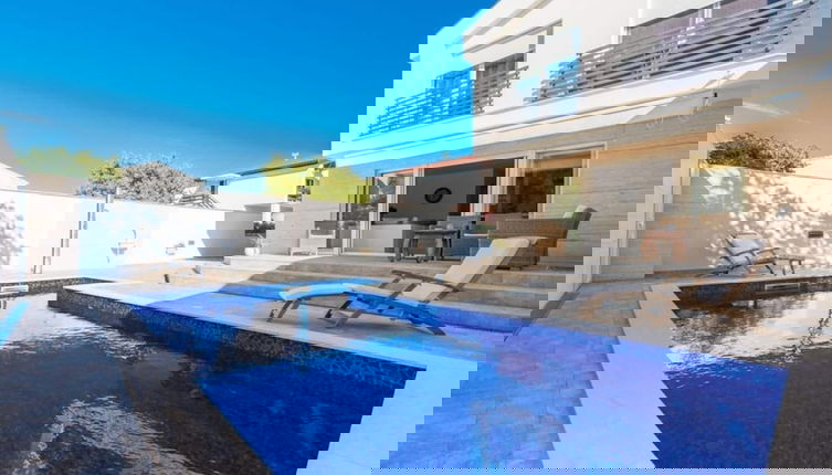 Foto 1 - Ema With Pool & Sauna