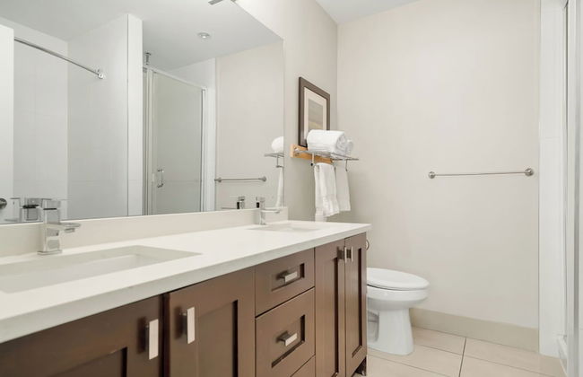 Lakefront Lux 2BR Symphony Of Comfort - Foto 44
