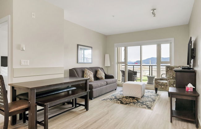 Lakefront Lux 2BR Symphony Of Comfort - Foto 18