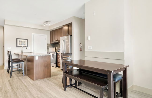 Lakefront Lux 2BR Symphony Of Comfort - Foto 10