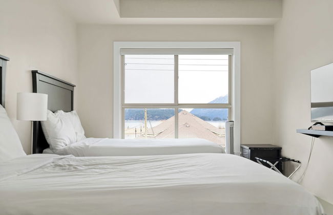 Lakefront Lux 2BR Symphony Of Comfort - Foto 2