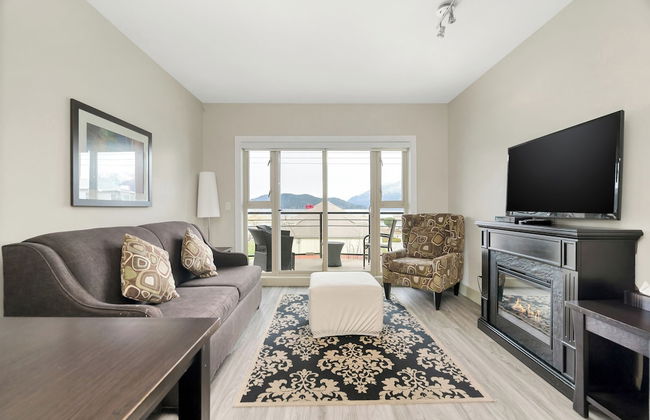 Lakefront Lux 2BR Symphony Of Comfort - Foto 1