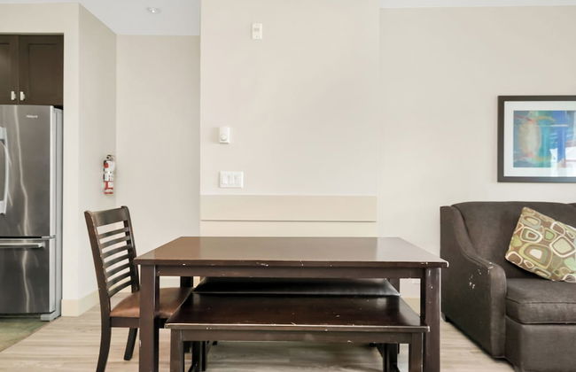 Lakefront Lux 2BR Symphony Of Comfort - Foto 11
