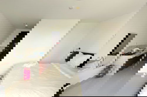 Foto 4 - Comfy Studio With Twin Bed At Enviro Apartment