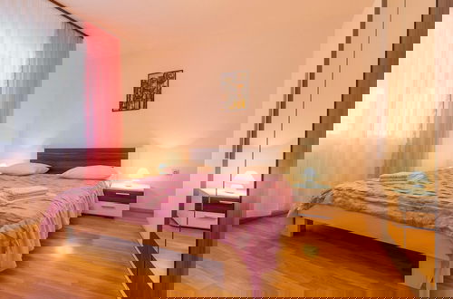 Foto 7 - Comfortable Apartment With Terrace and Garden