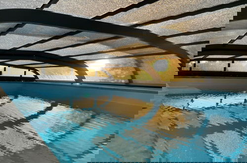 Foto 15 - Beautiful Holiday Home With Swimming Pool
