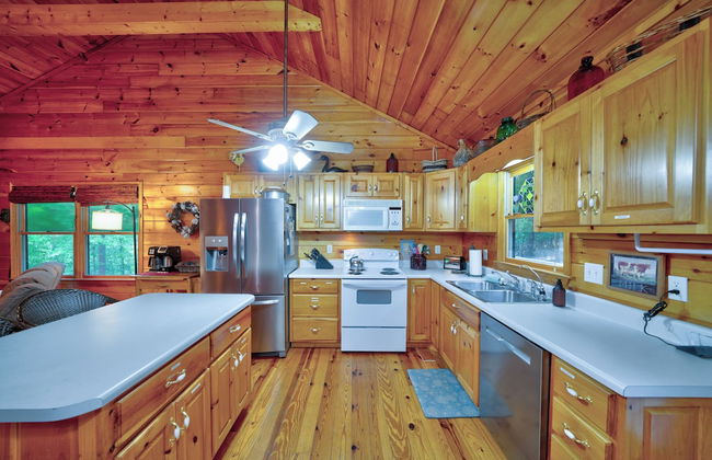 2 Bedroom Home in Ellijay! Private Hot Tub and Sunset Views - Foto 10