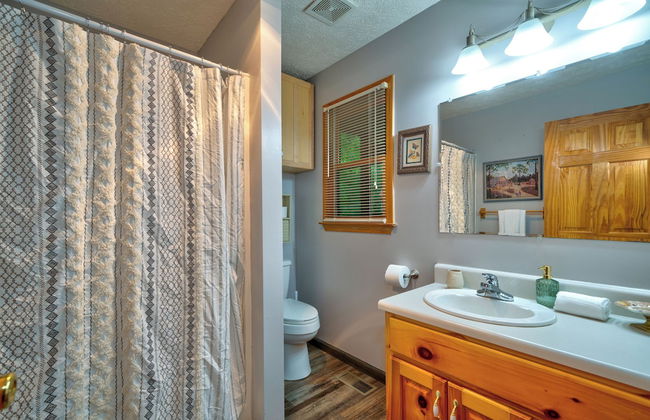 2 Bedroom Home in Ellijay! Private Hot Tub and Sunset Views - Foto 22