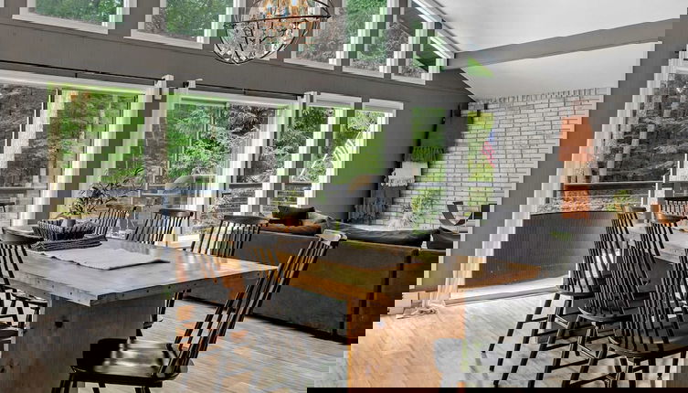 Foto 1 - The Evergreen Escape by Avantstay Modern Cabin w/ Volleyball Court & Hot Tub