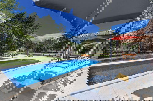 Photo 24 - Large Holiday Home With Swimming Pool
