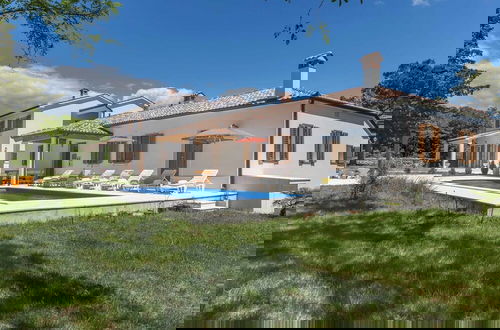 Photo 32 - Large Holiday Home With Swimming Pool