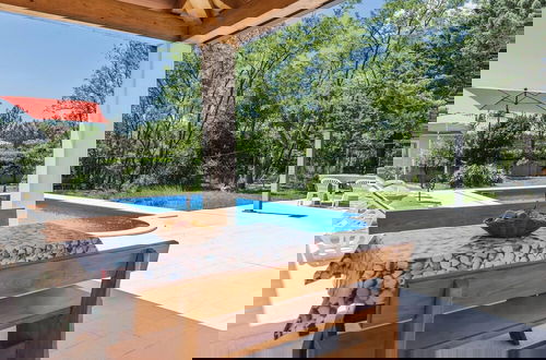 Photo 23 - Large Holiday Home With Swimming Pool