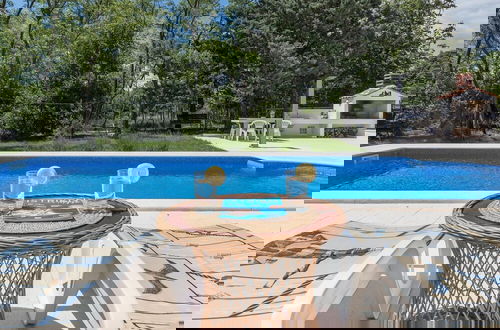 Photo 21 - Large Holiday Home With Swimming Pool