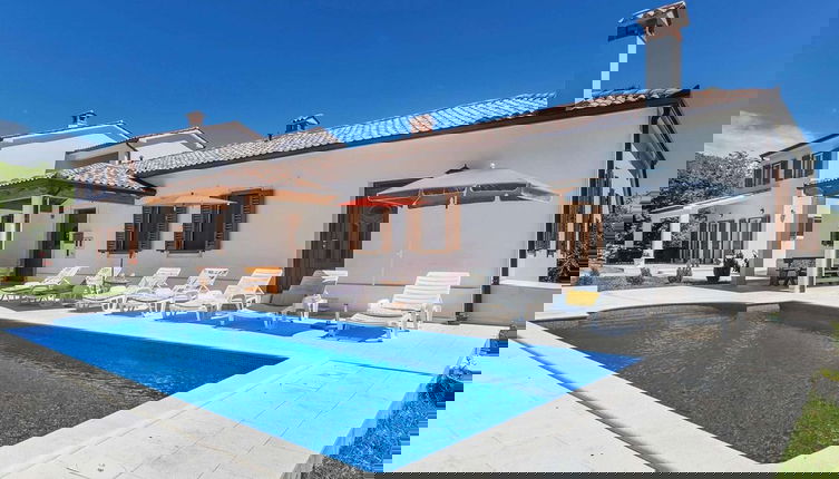 Photo 1 - Large Holiday Home With Swimming Pool